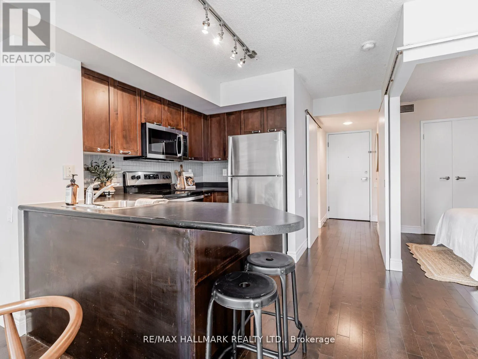 710 - 75 DALHOUSIE STREET