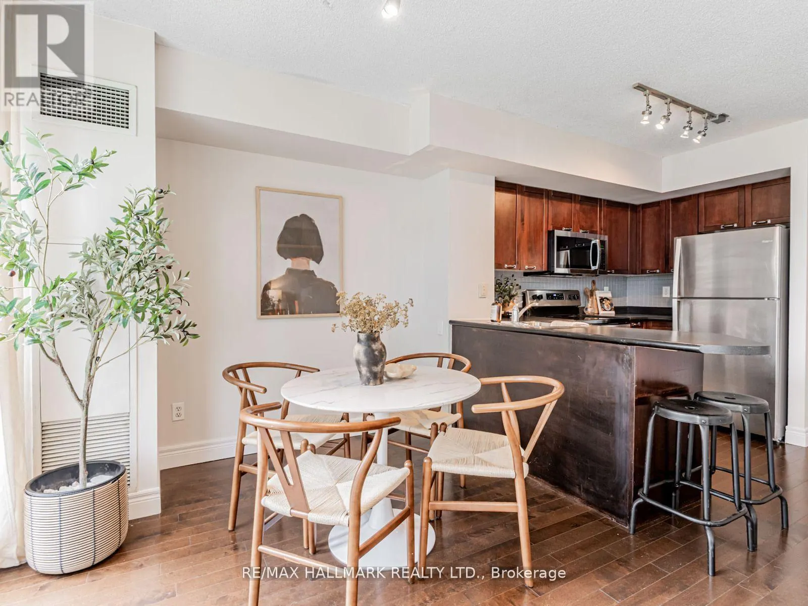 710 - 75 DALHOUSIE STREET