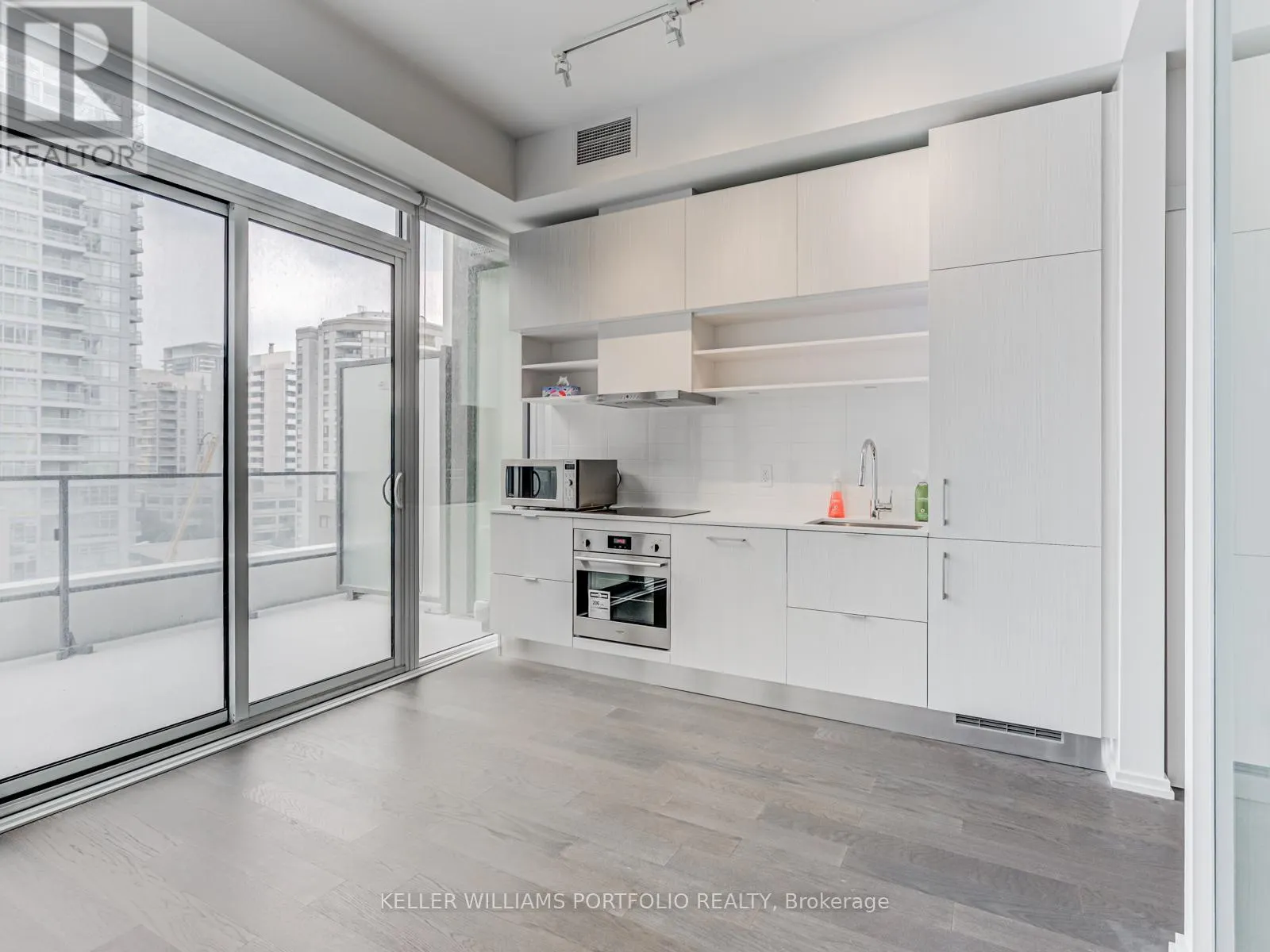 1013 - 5 SOUDAN AVENUE
