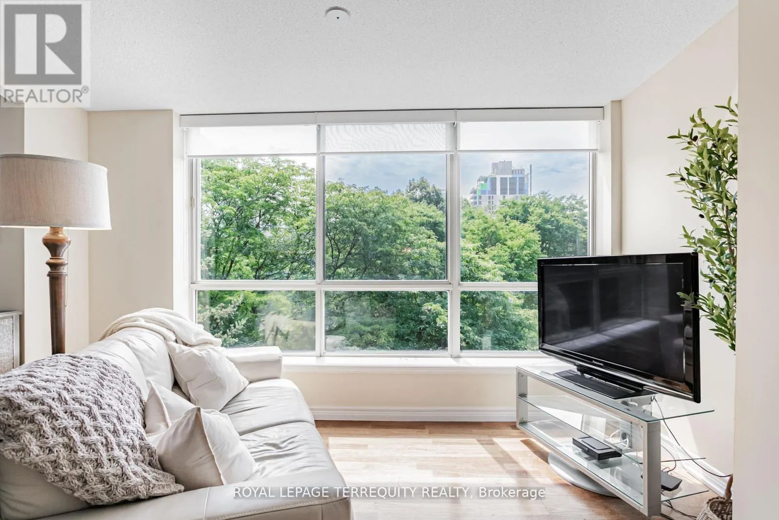 605 - 225 DAVENPORT ROAD