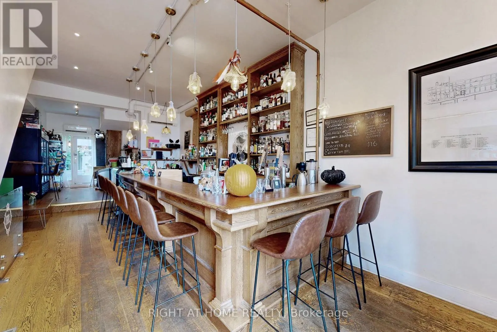 394 KING STREET E
