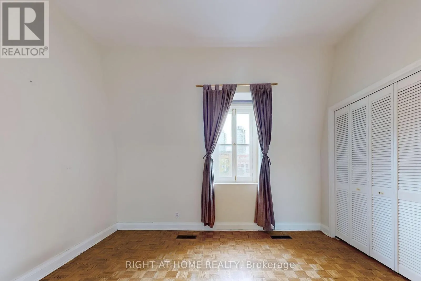 394 KING STREET E