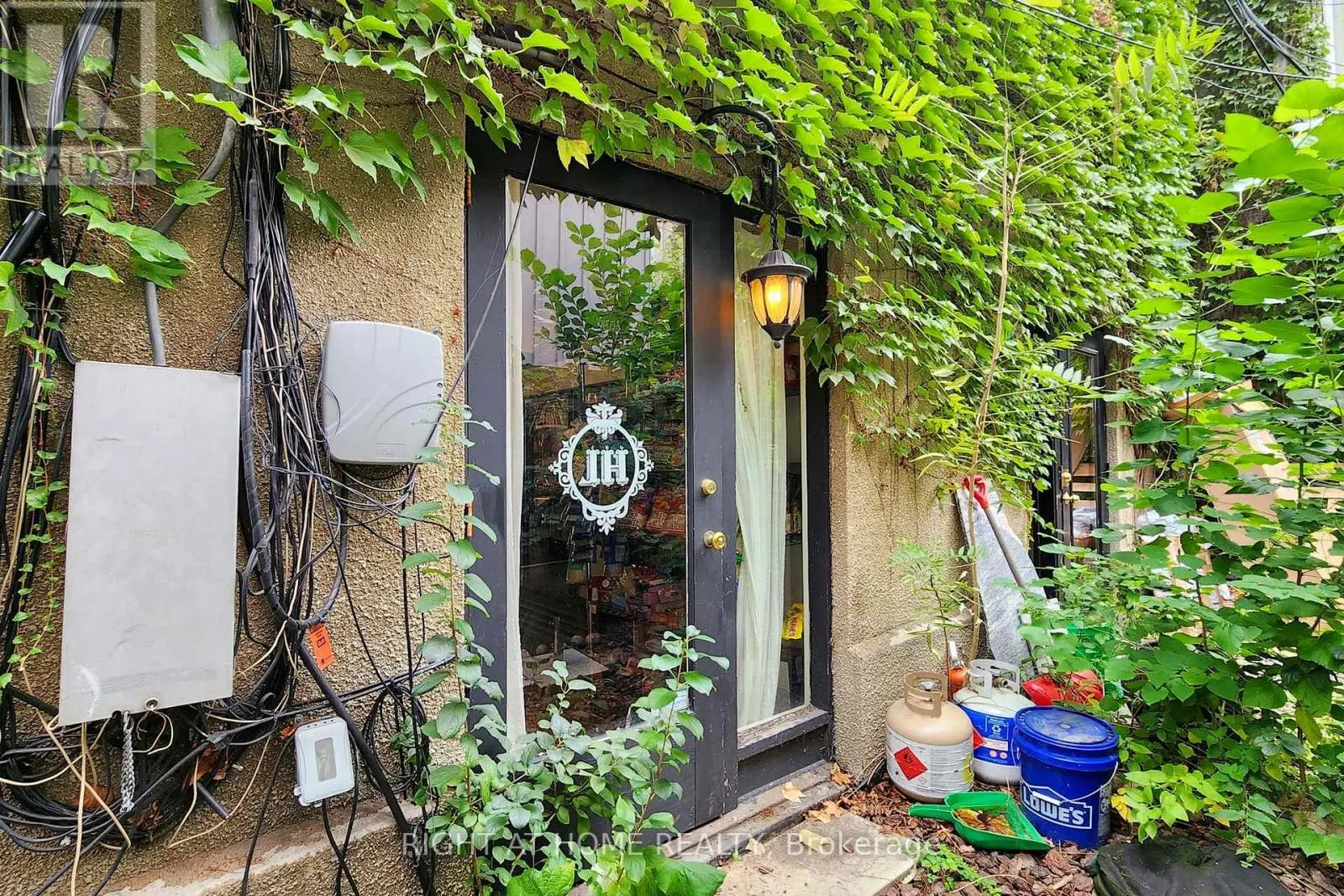 394 KING STREET E