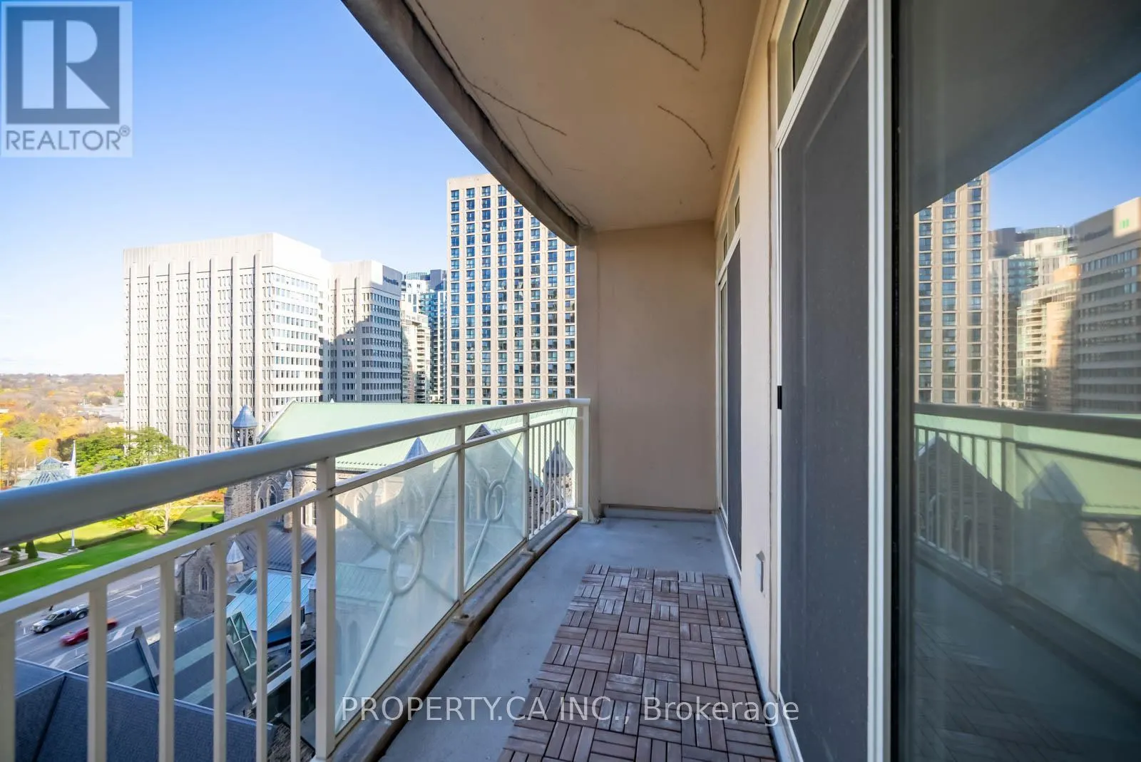 1103 - 100 HAYDEN STREET