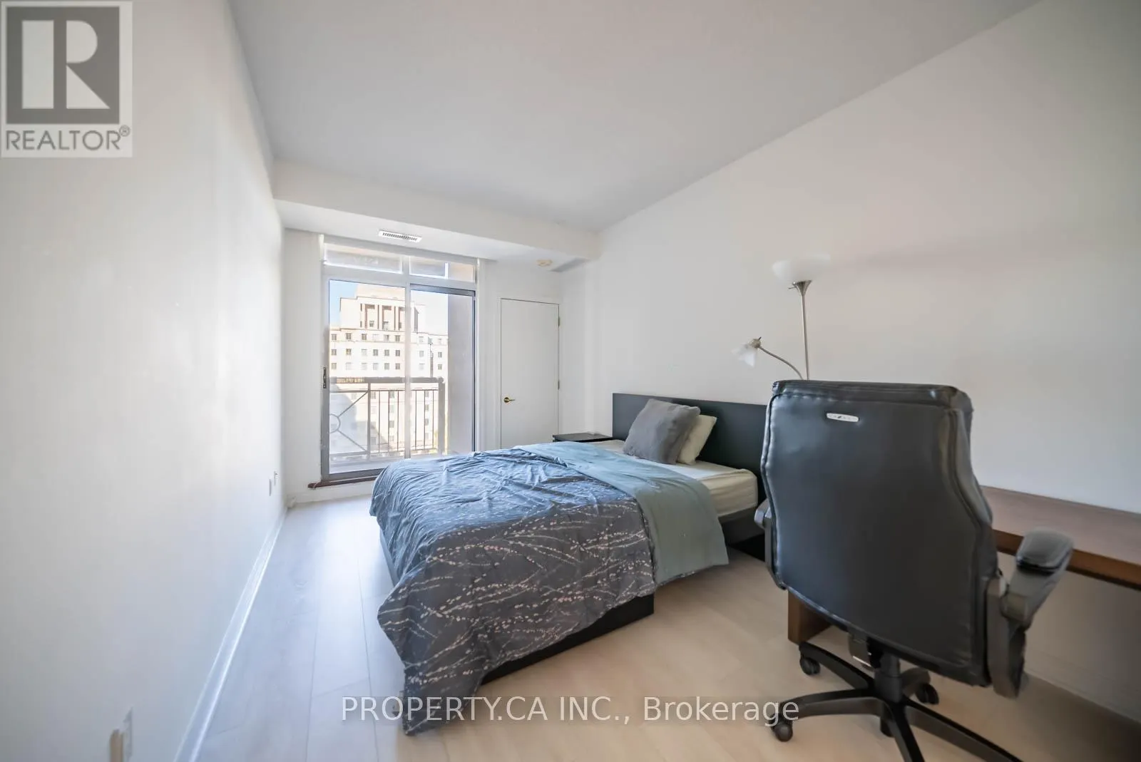 1103 - 100 HAYDEN STREET