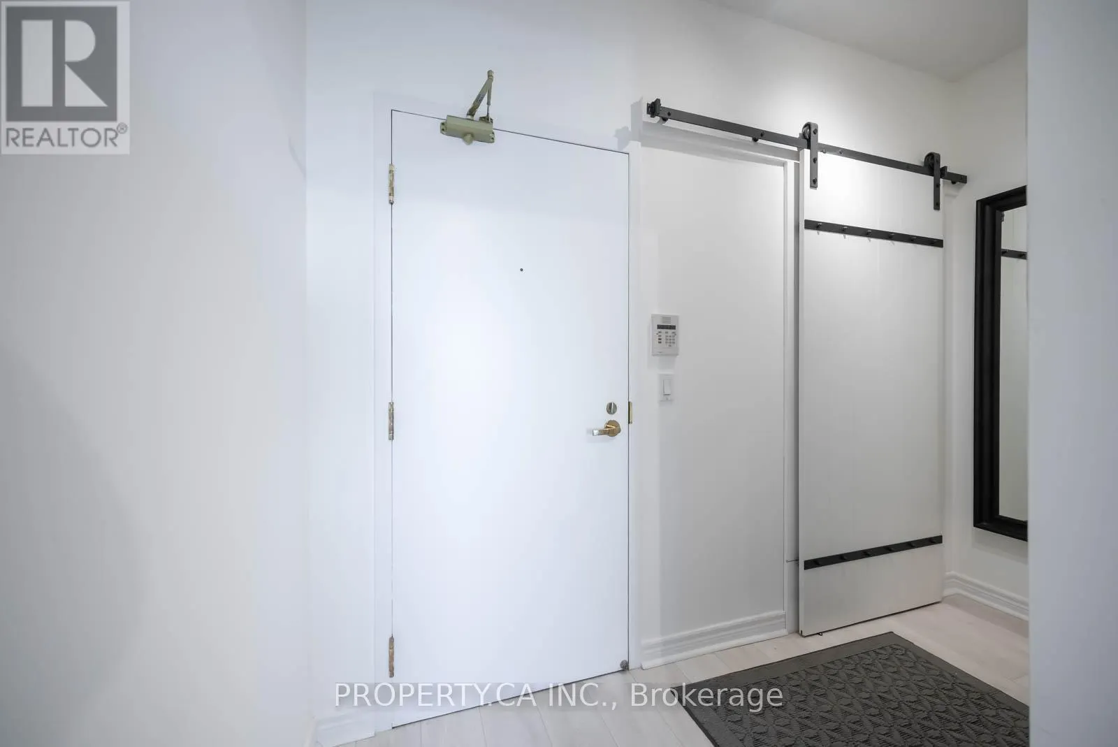 1103 - 100 HAYDEN STREET