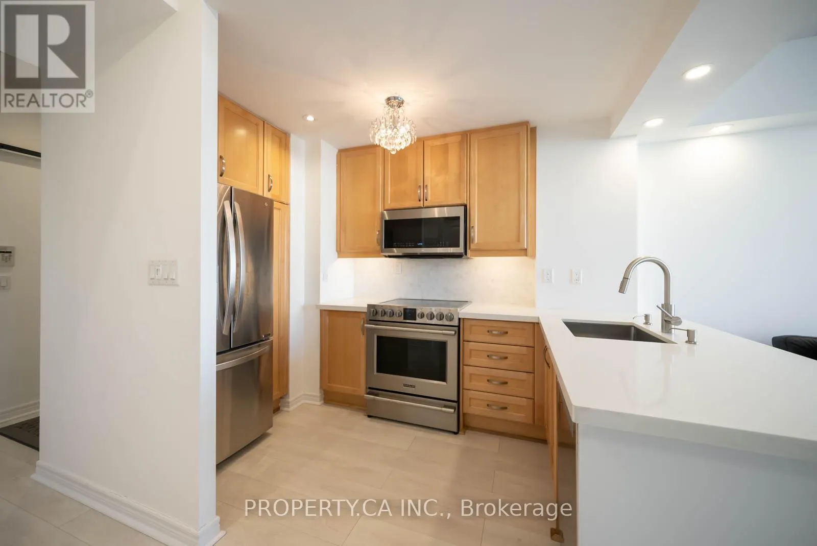 1103 - 100 HAYDEN STREET