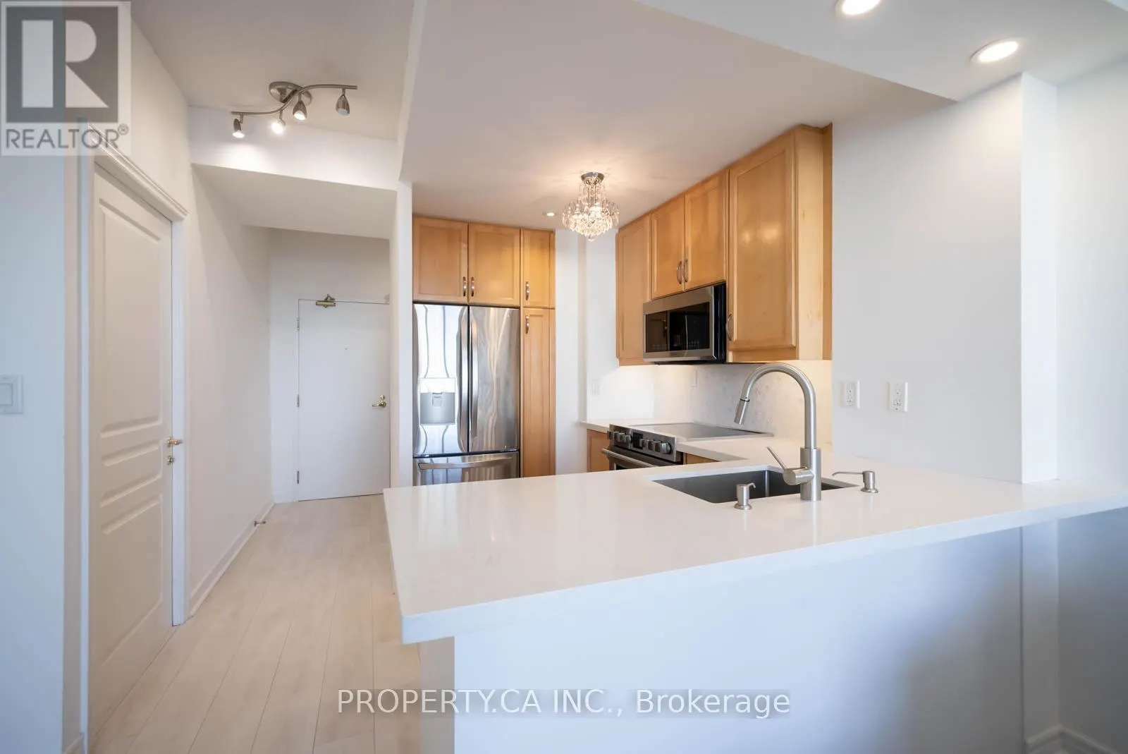 1103 - 100 HAYDEN STREET