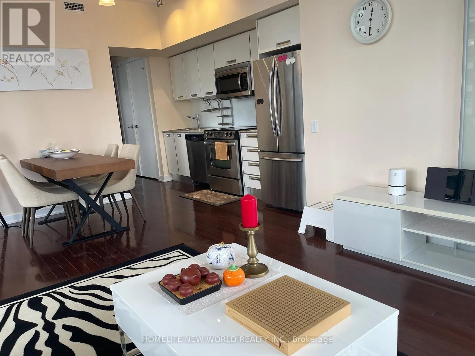 2109 - 33 CHARLES STREET E