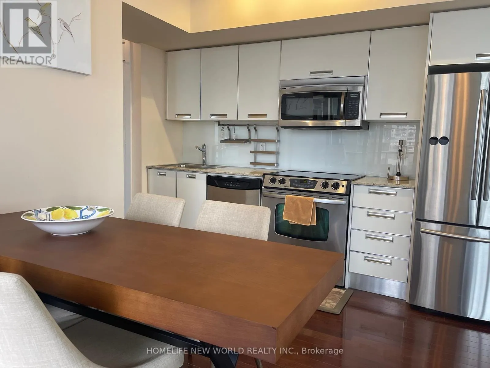 2109 - 33 CHARLES STREET E