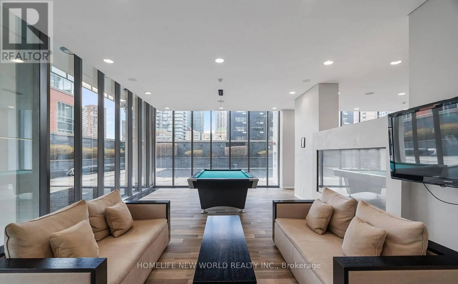 2109 - 33 CHARLES STREET E