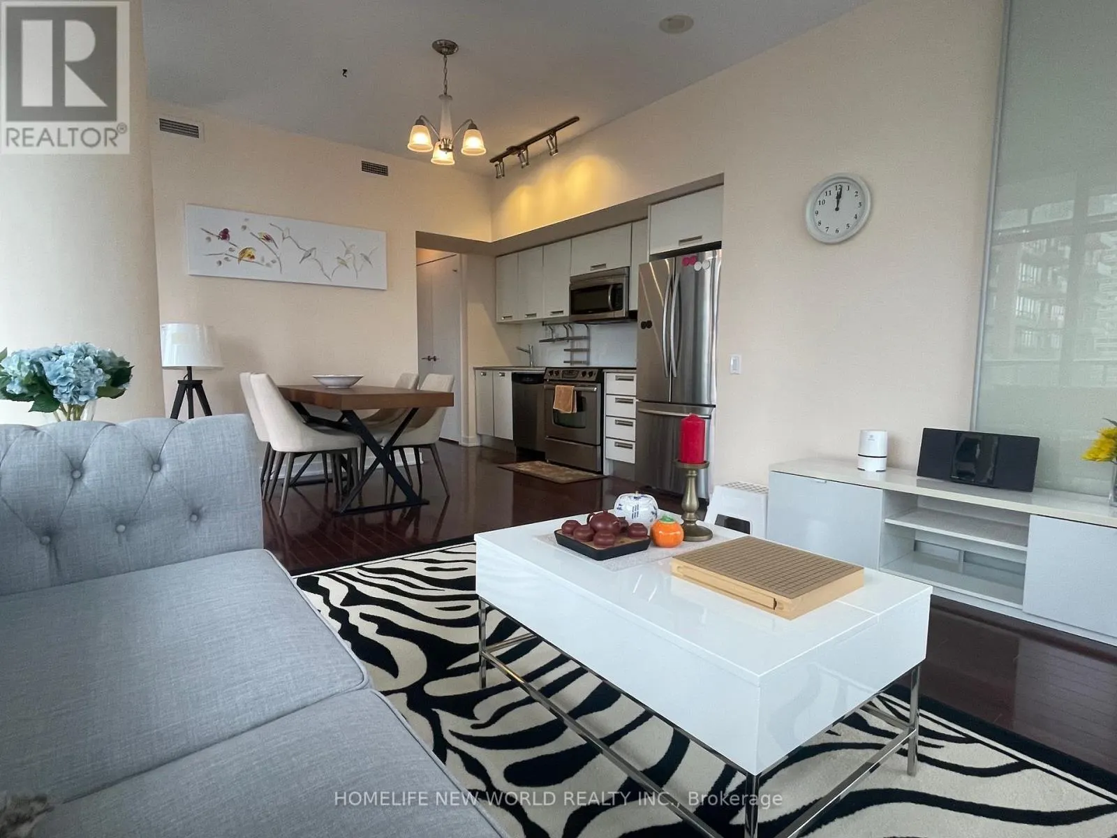 2109 - 33 CHARLES STREET E