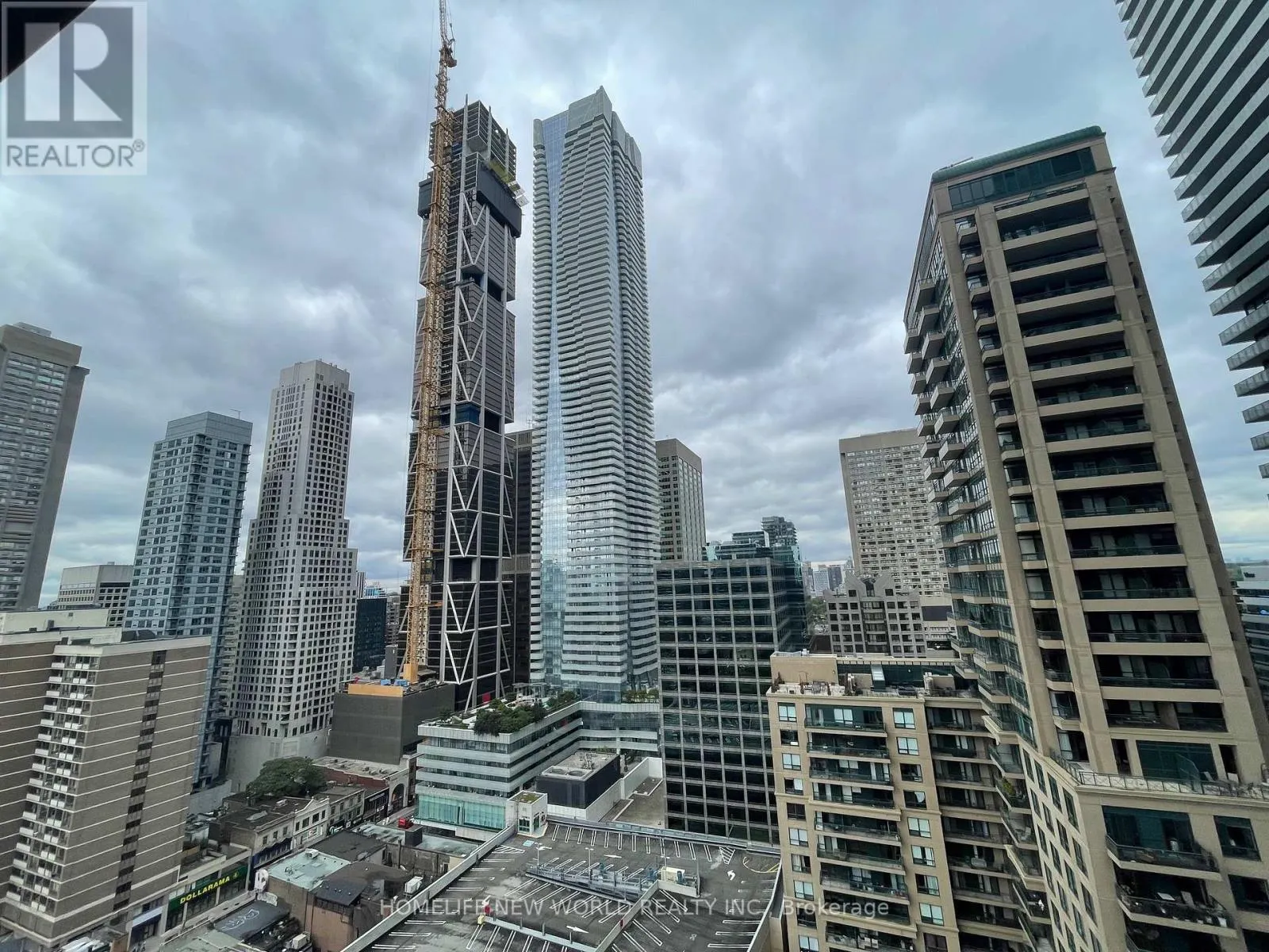 2109 - 33 CHARLES STREET E
