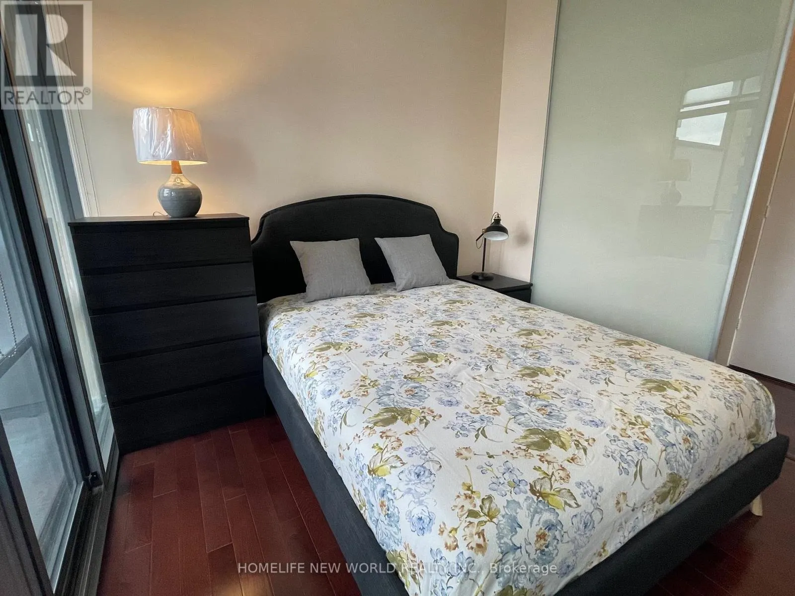 2109 - 33 CHARLES STREET E