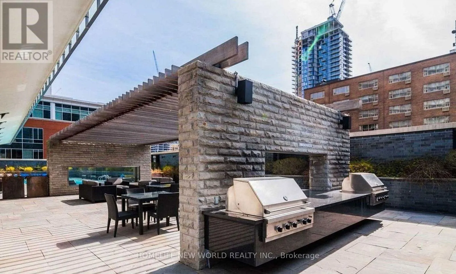 2109 - 33 CHARLES STREET E