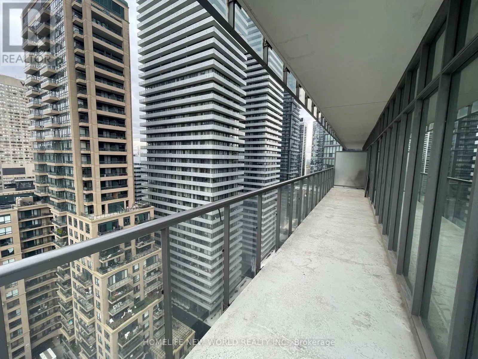 2109 - 33 CHARLES STREET E