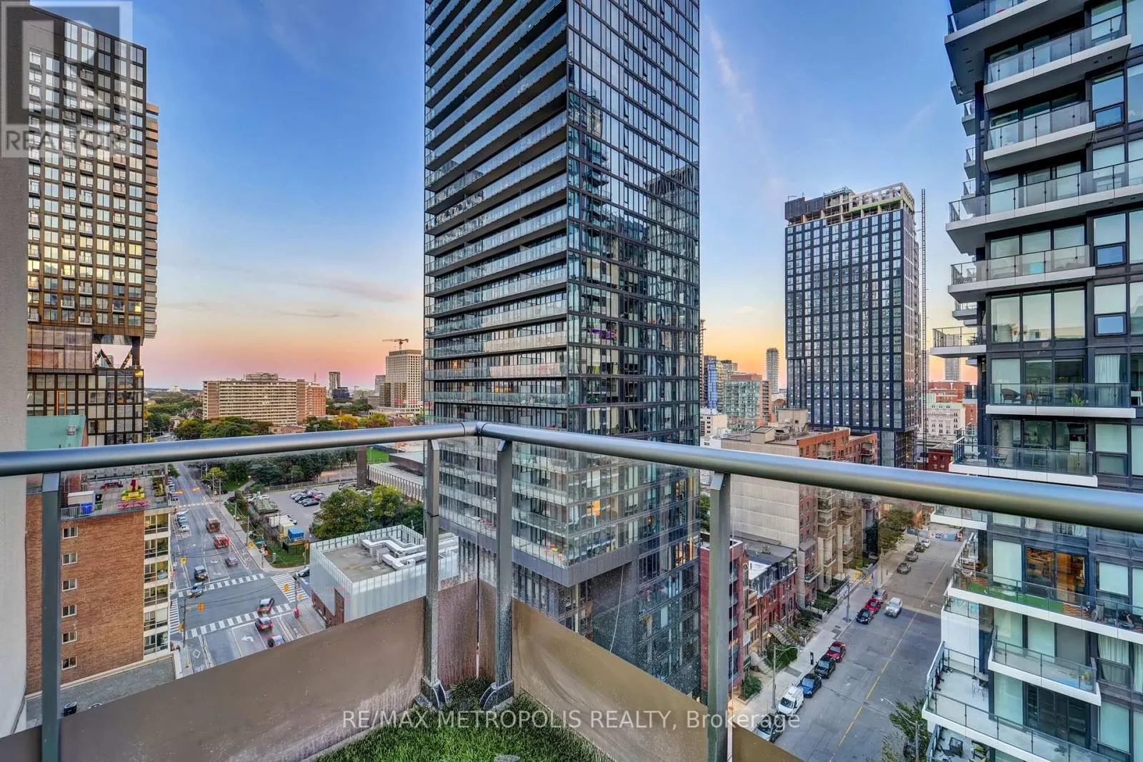 1504 - 76 SHUTER STREET