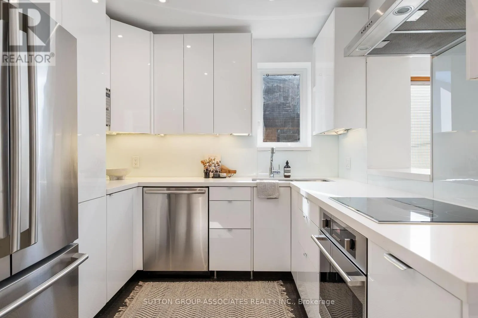 UPPER - 20 KENDAL AVENUE