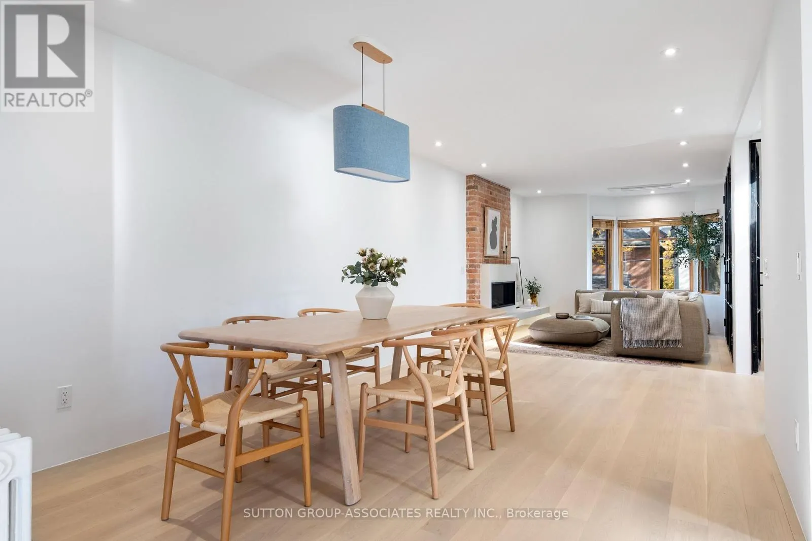 UPPER - 20 KENDAL AVENUE