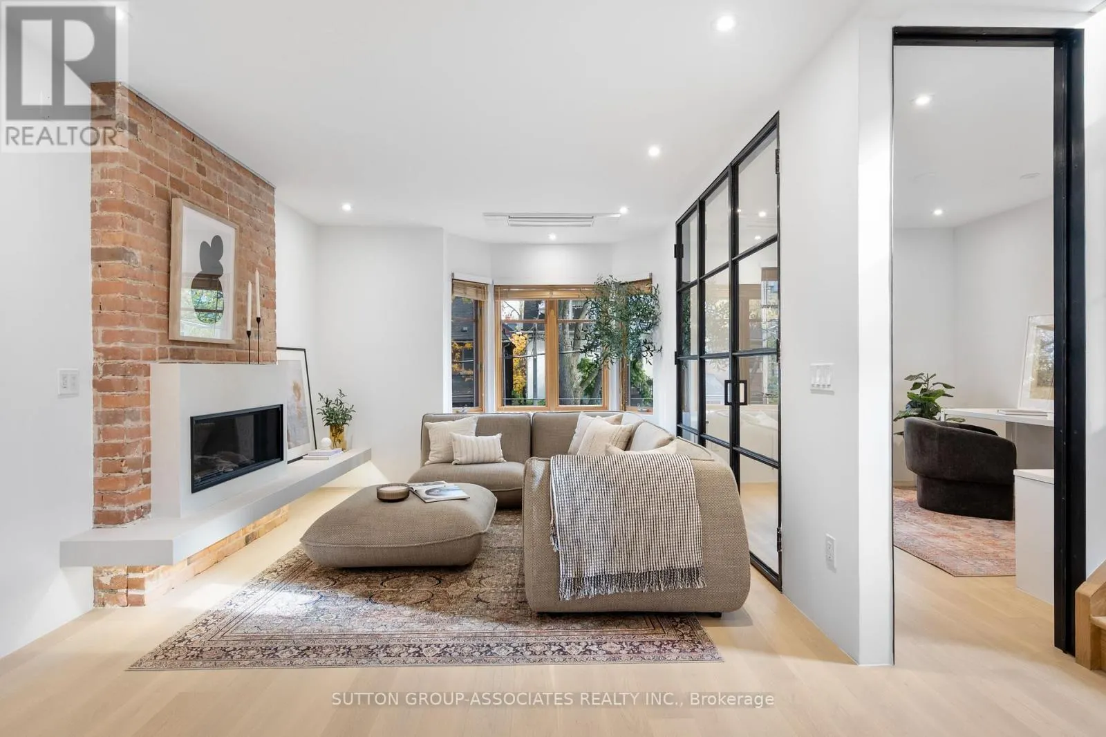 UPPER - 20 KENDAL AVENUE