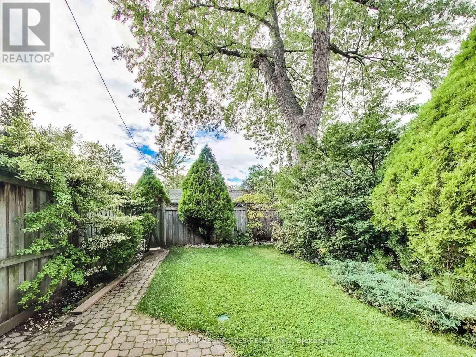UPPER - 20 KENDAL AVENUE