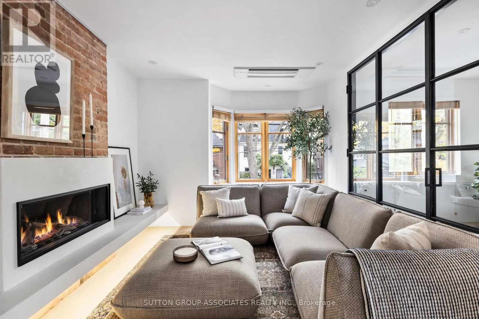 UPPER - 20 KENDAL AVENUE