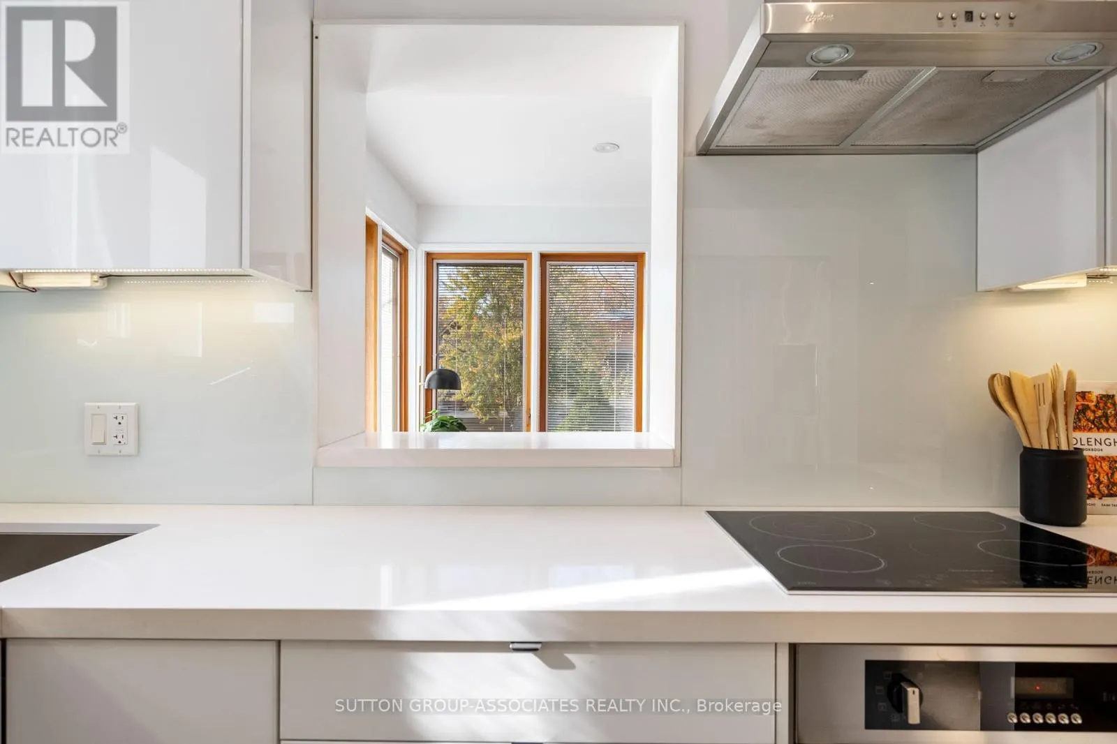 UPPER - 20 KENDAL AVENUE