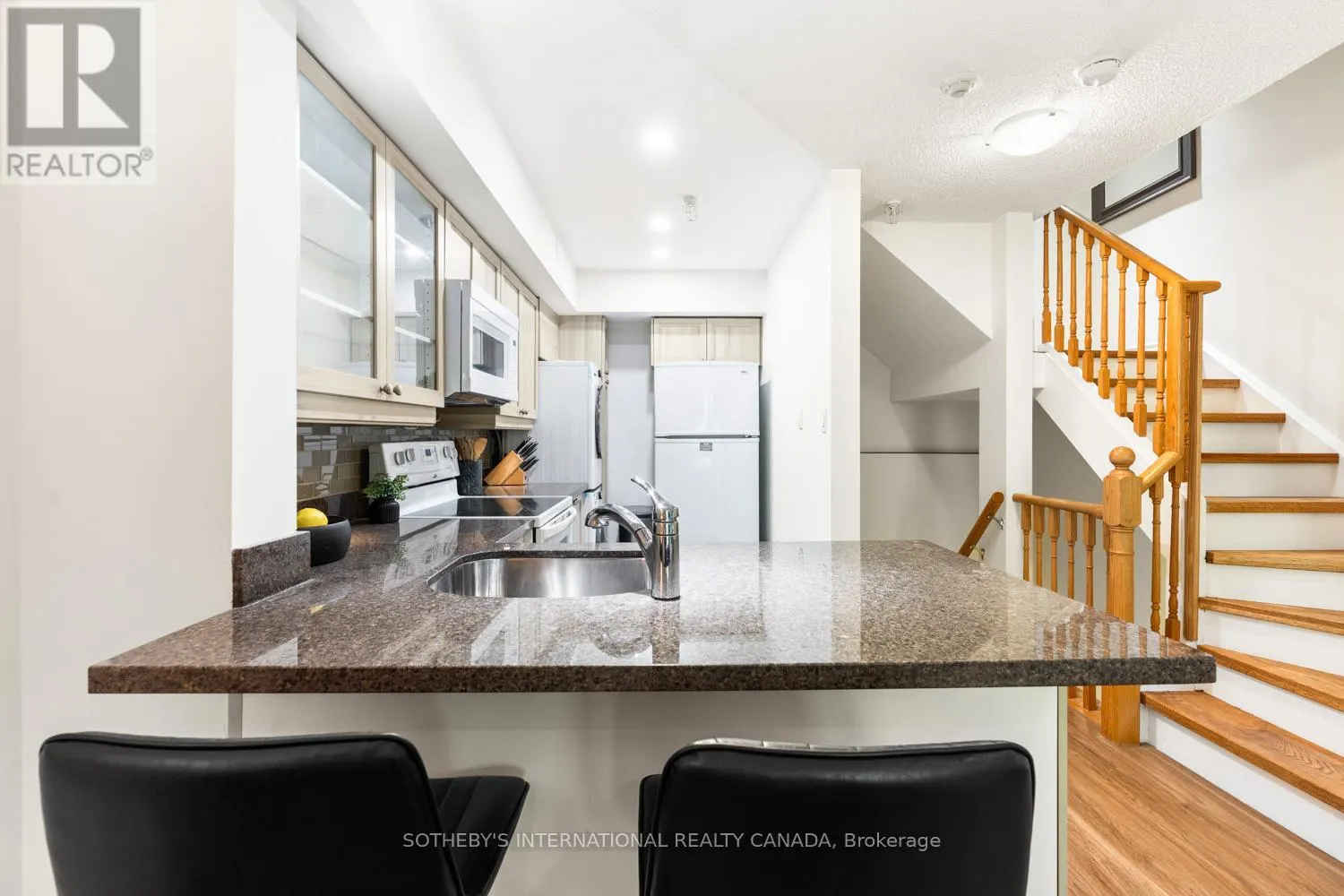 6 - 217 ST. GEORGE STREET