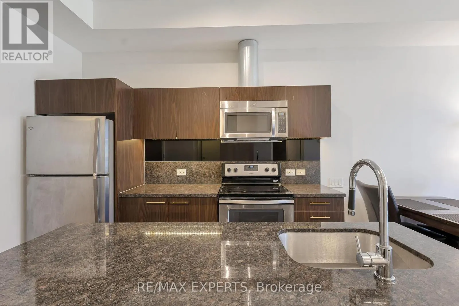 302 - 390 CHERRY STREET