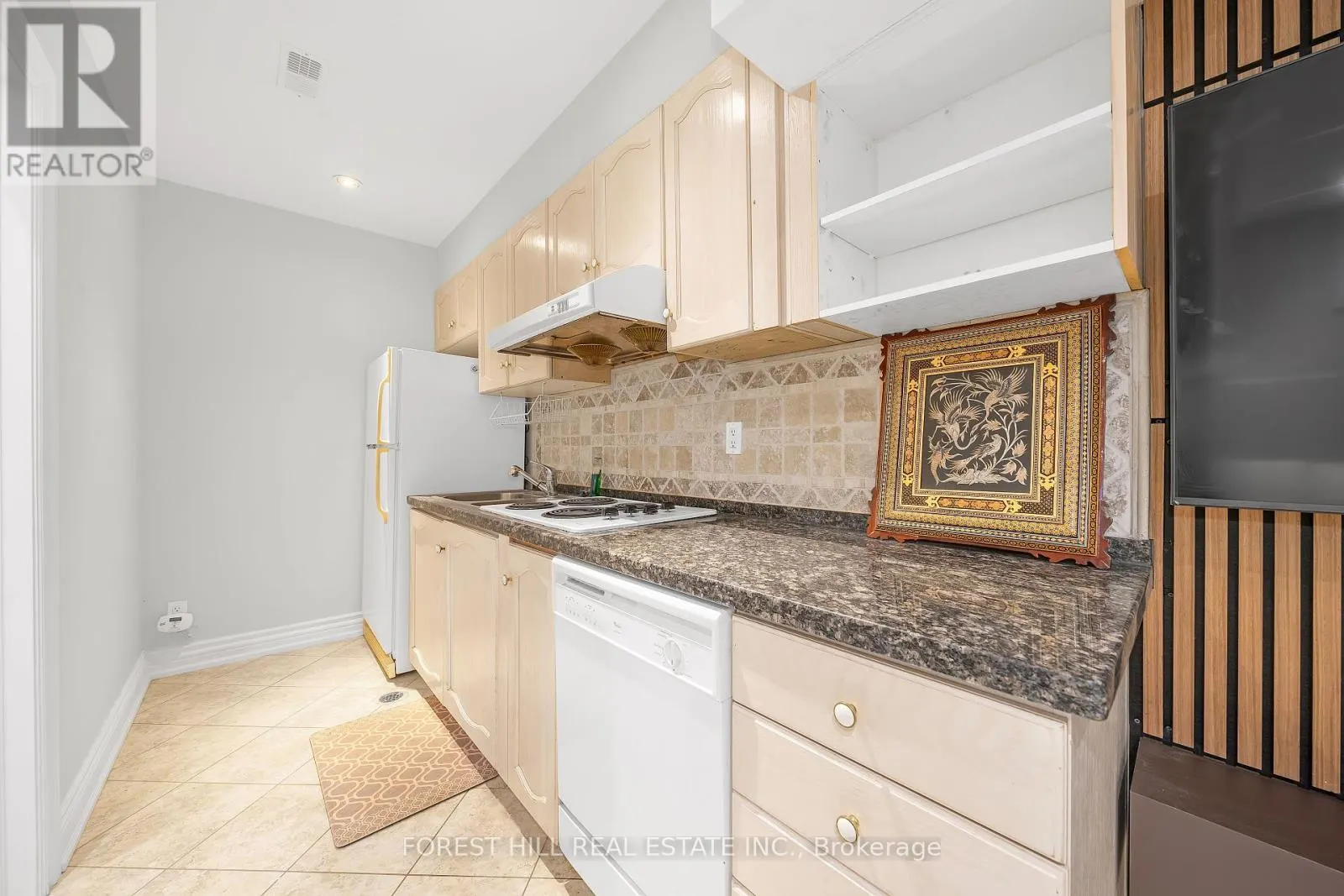 BSMT B - 106 NIPIGON AVENUE