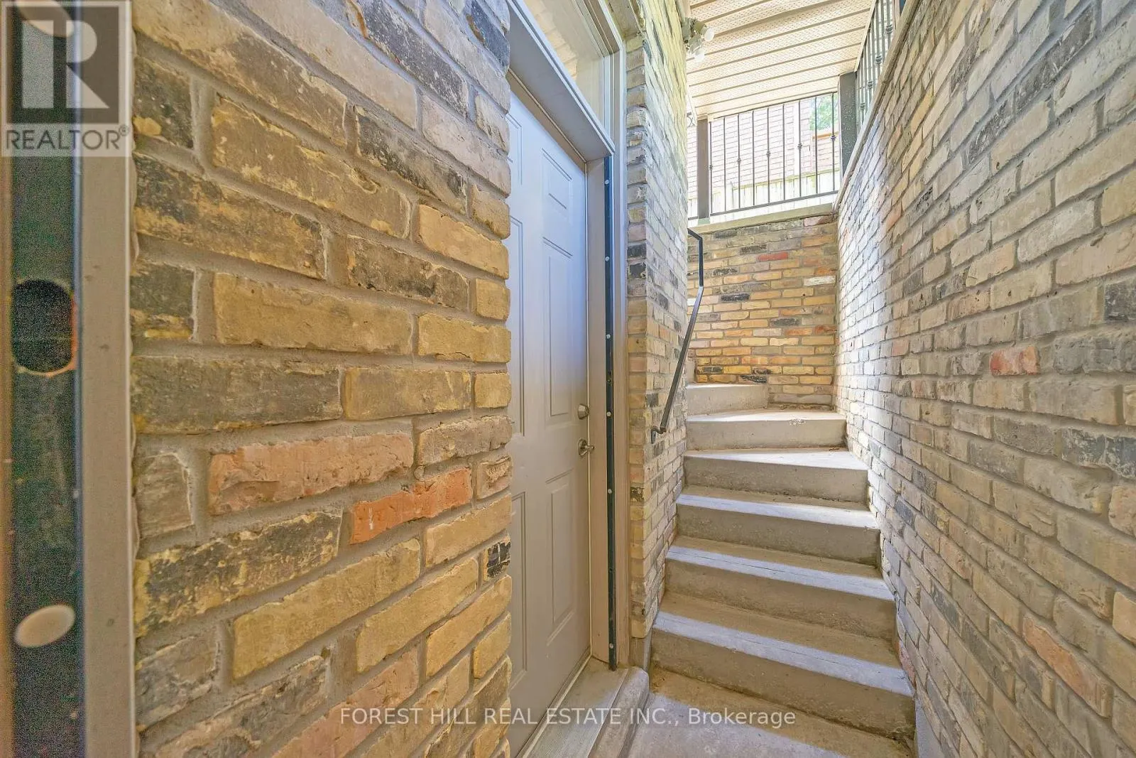 BSMT B - 106 NIPIGON AVENUE