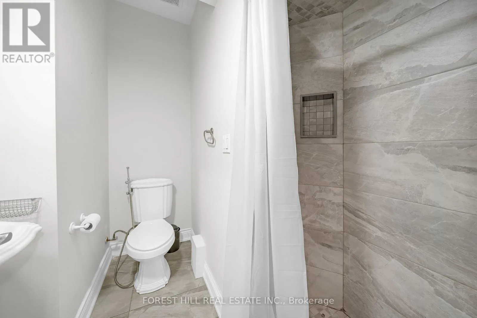 BSMT B - 106 NIPIGON AVENUE