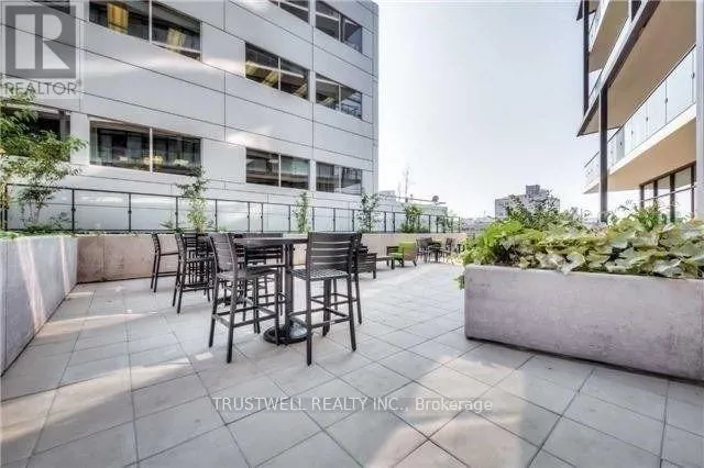 1702 - 125 PETER STREET