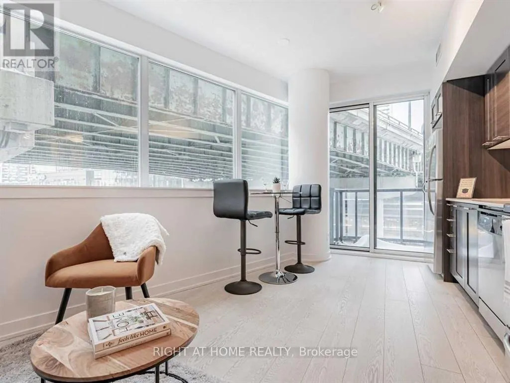 305 - 20 BRUYERES MEWS