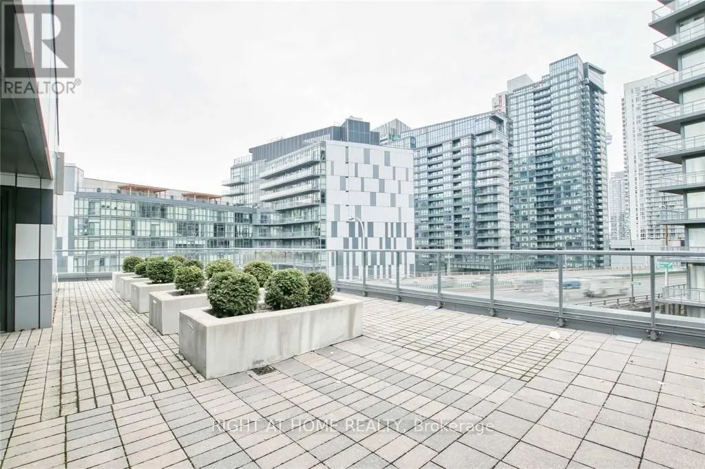 305 - 20 BRUYERES MEWS