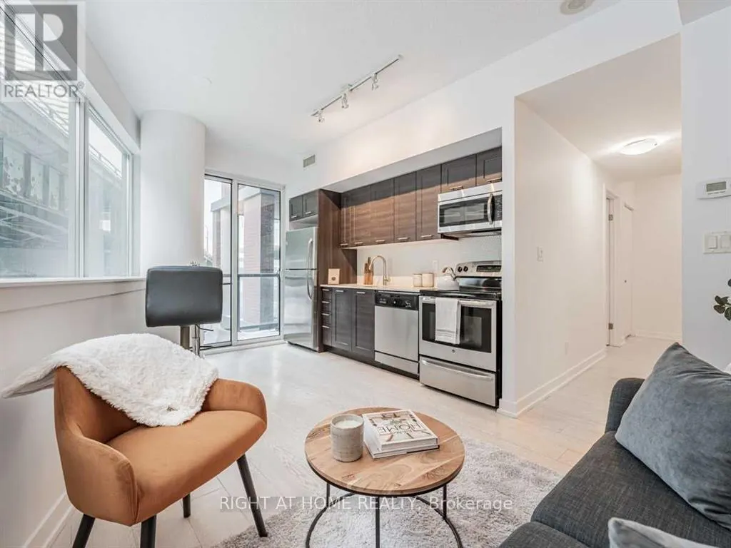 305 - 20 BRUYERES MEWS