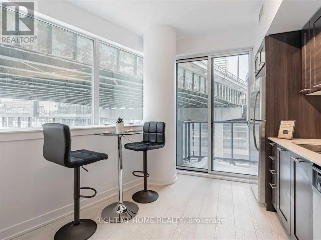 305 - 20 BRUYERES MEWS