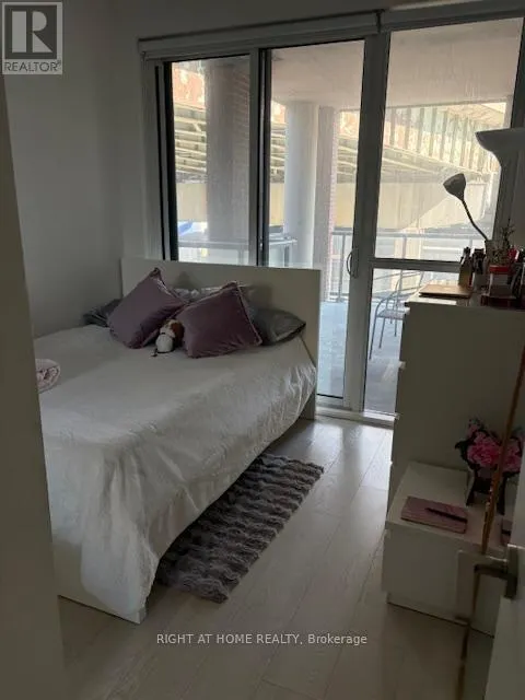 305 - 20 BRUYERES MEWS
