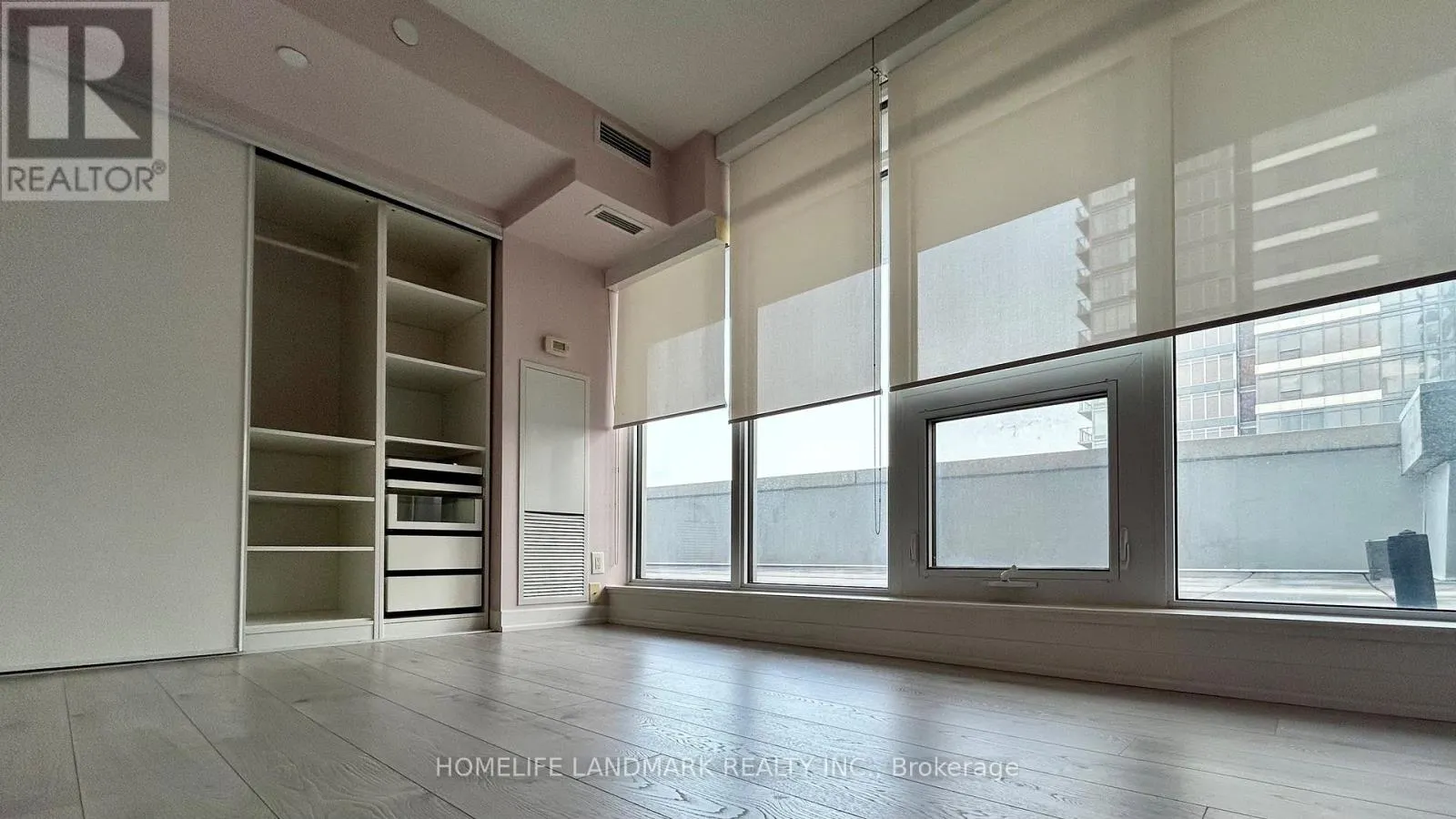 318 - 72 ESTHER SHINER BOULEVARD