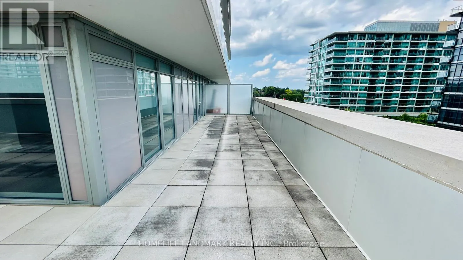 318 - 72 ESTHER SHINER BOULEVARD