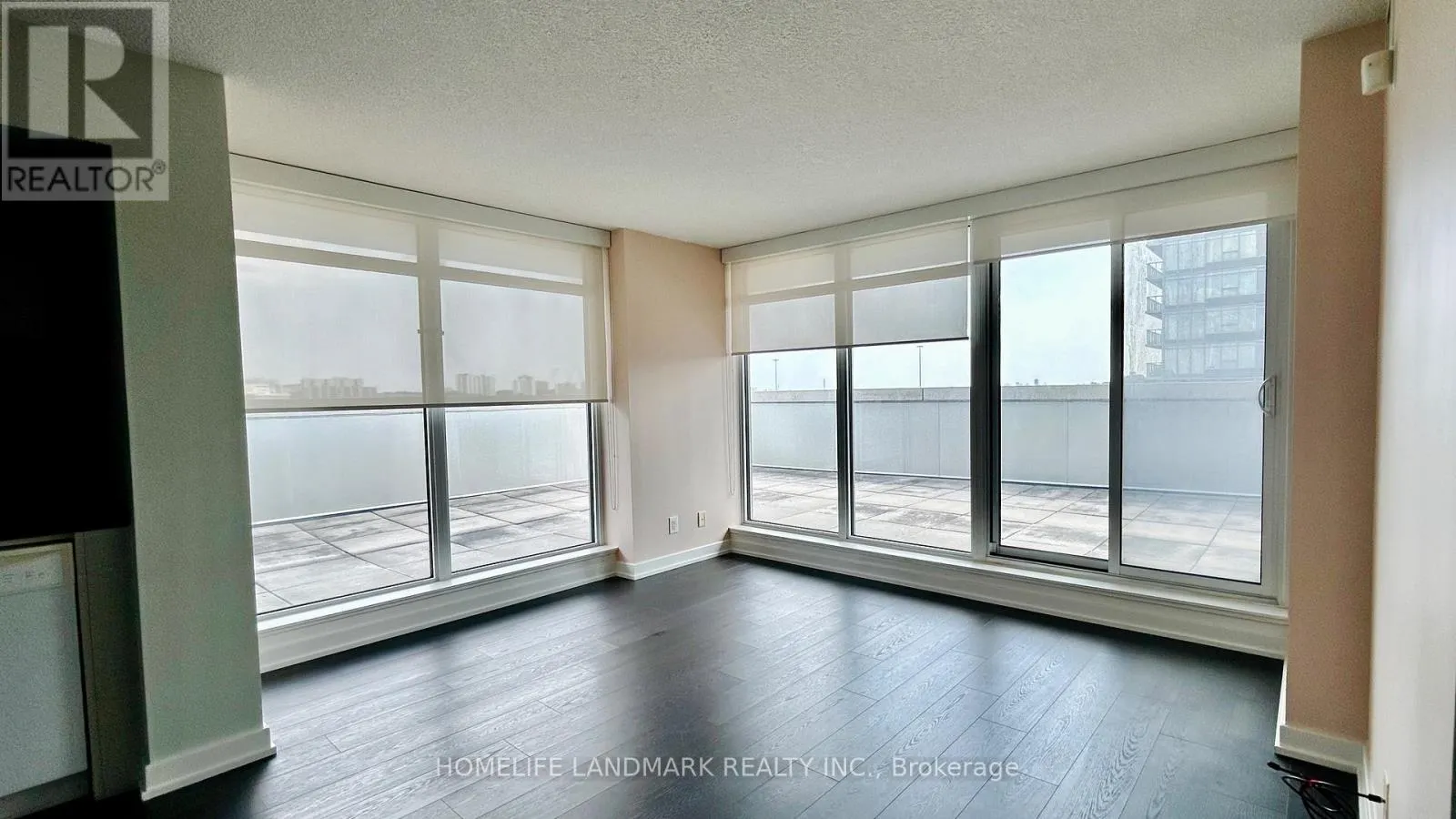 318 - 72 ESTHER SHINER BOULEVARD