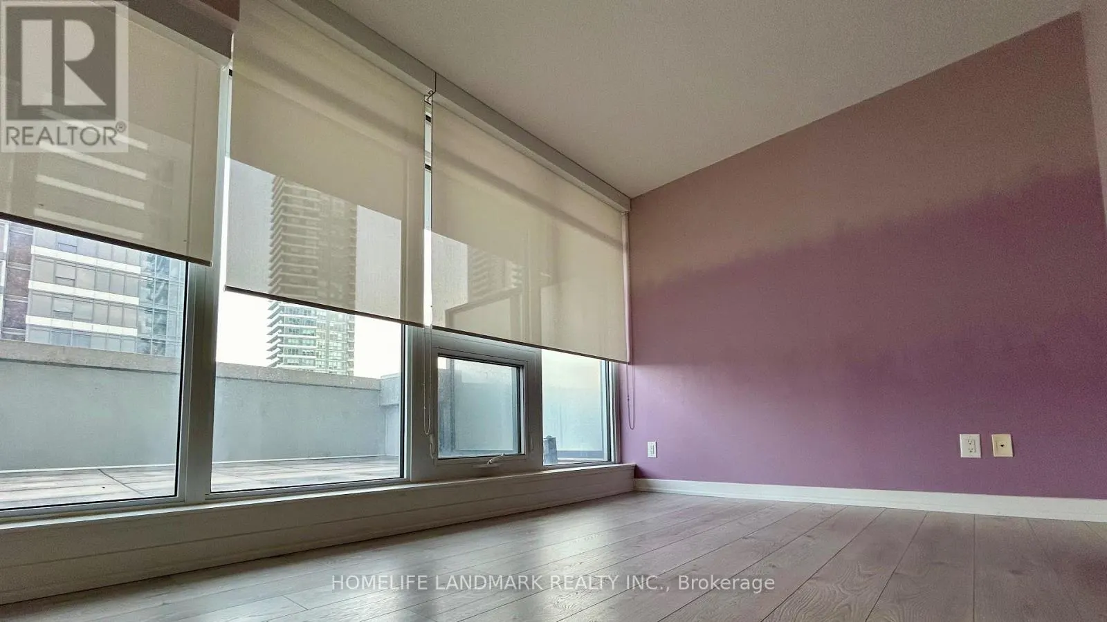318 - 72 ESTHER SHINER BOULEVARD