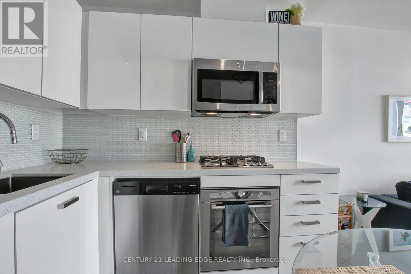 908 - 39 BRANT STREET