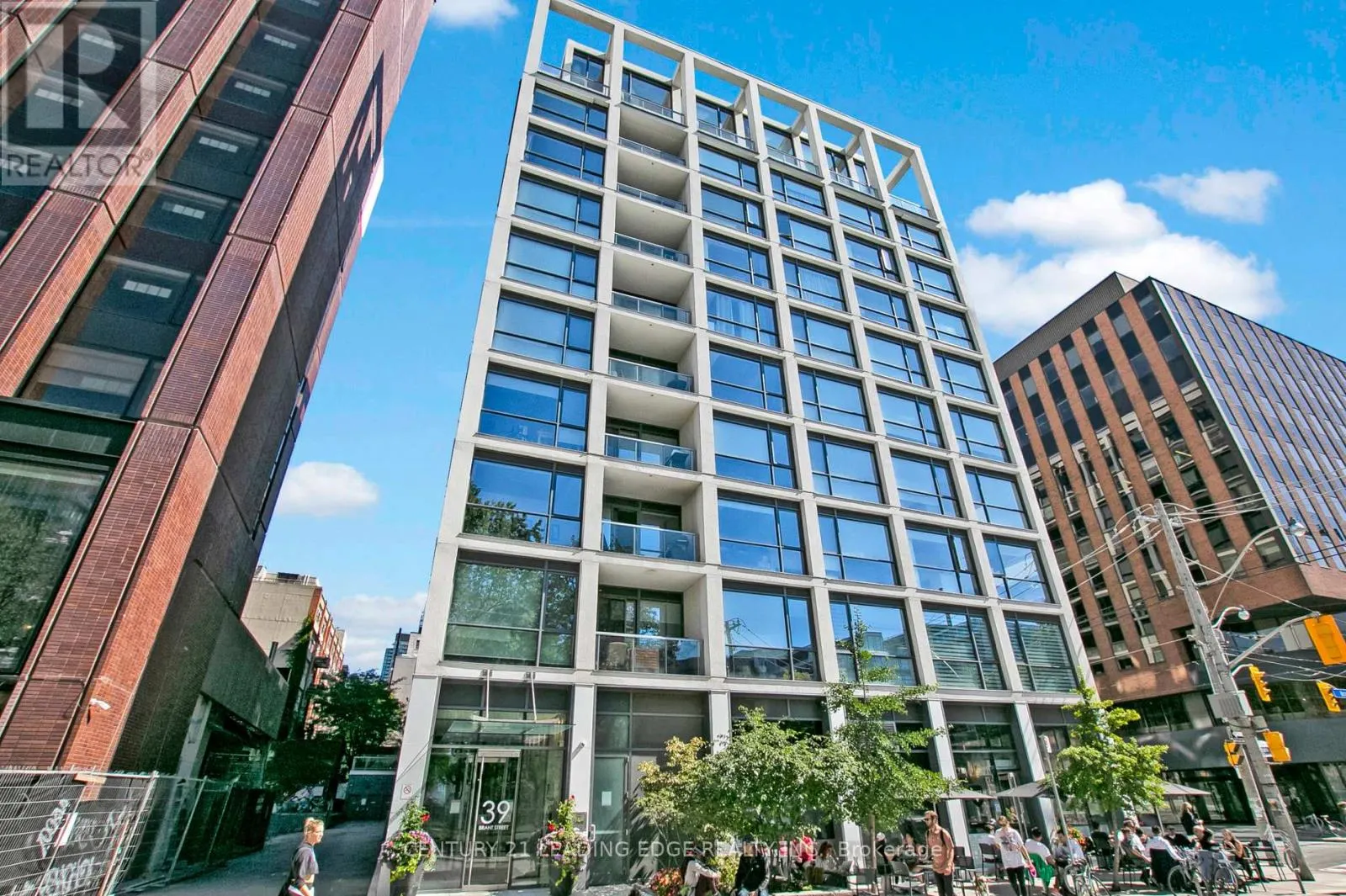 908 - 39 BRANT STREET
