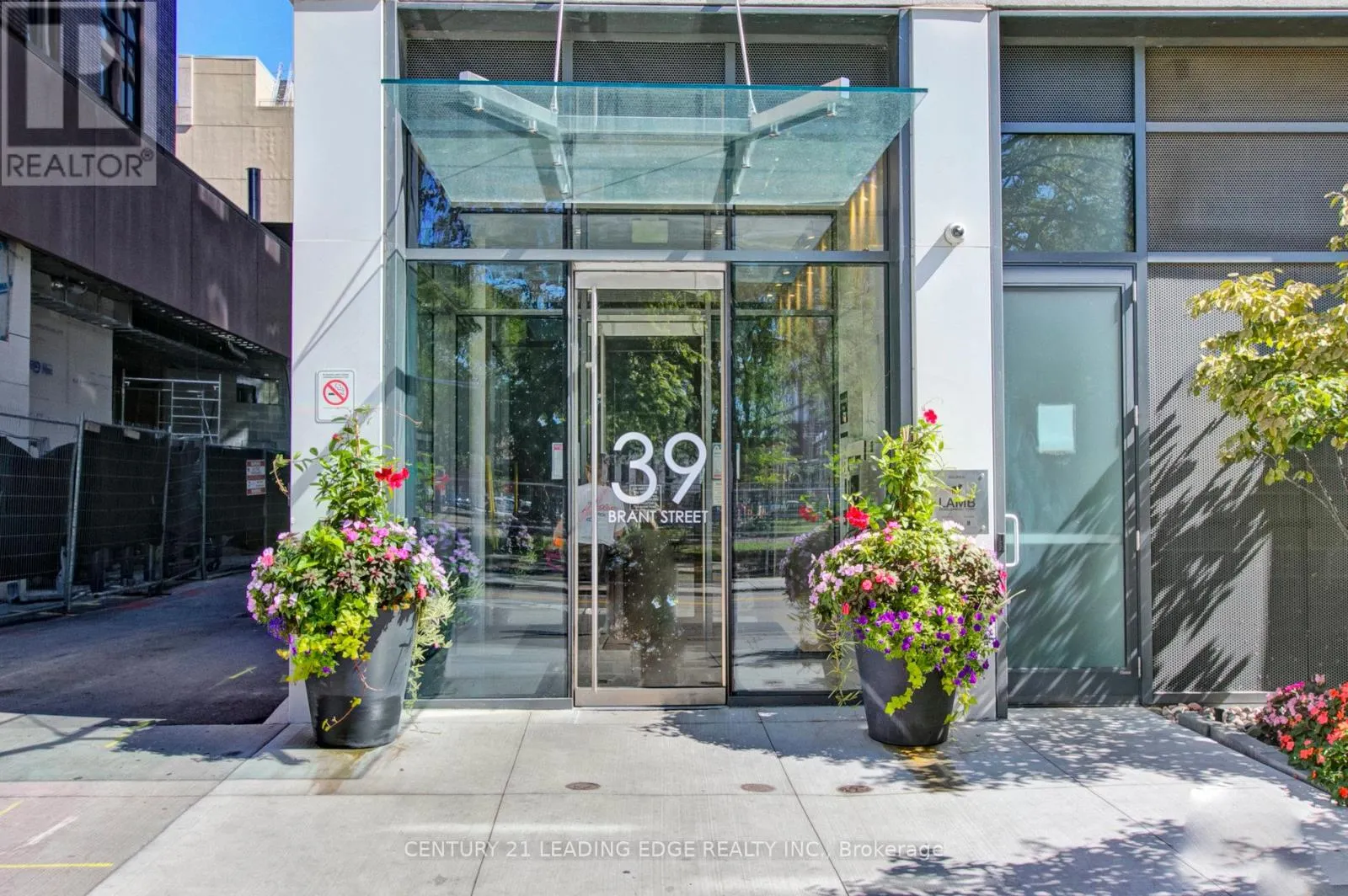 908 - 39 BRANT STREET