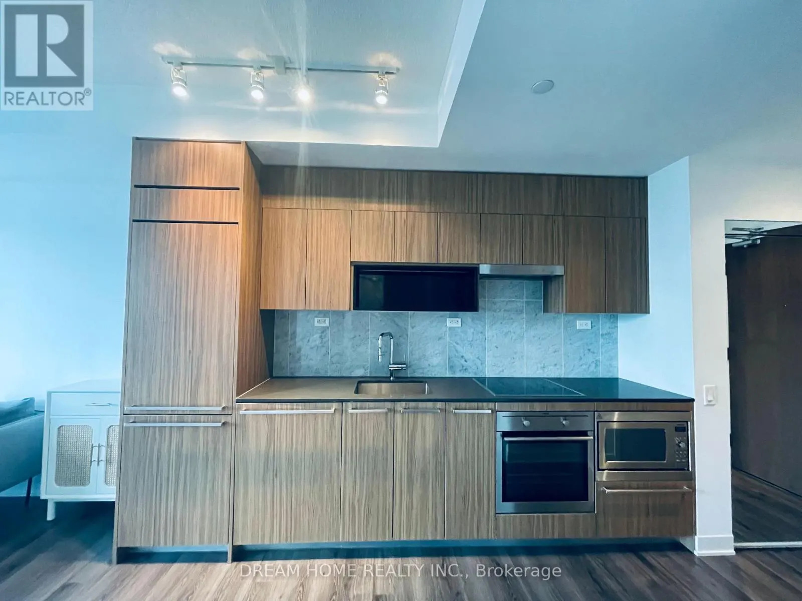 811 - 90 QUEENS WHARF ROAD