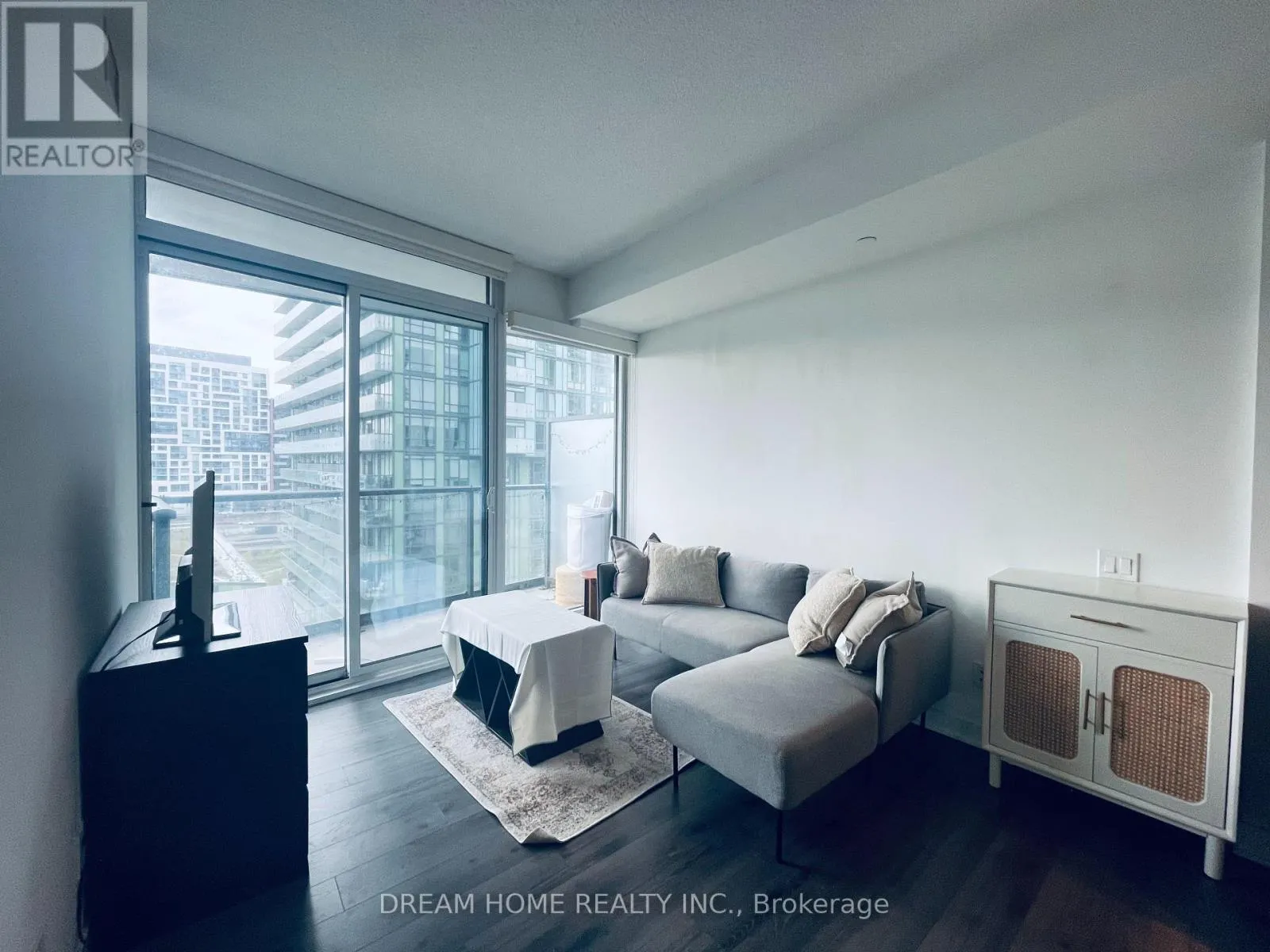 811 - 90 QUEENS WHARF ROAD