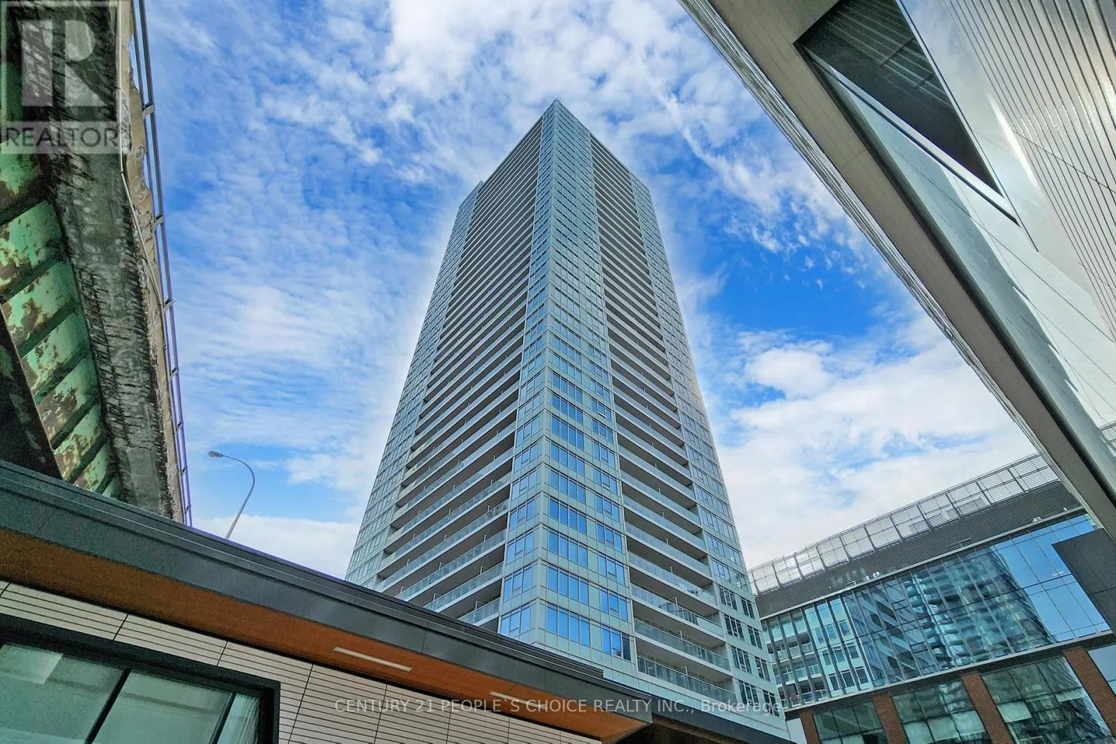 1006 - 17 BATHURST STREET