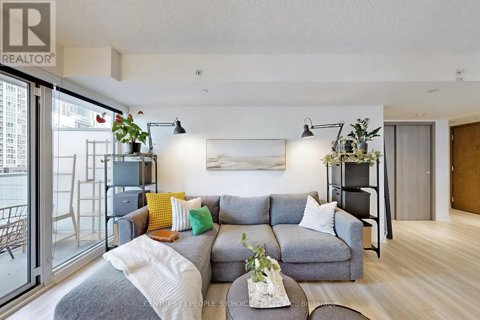 1006 - 17 BATHURST STREET