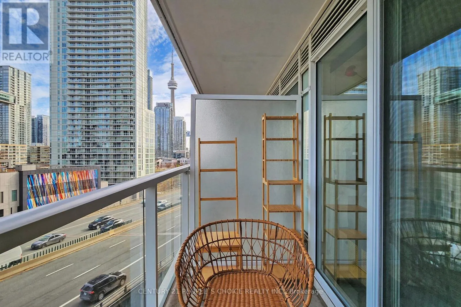 1006 - 17 BATHURST STREET
